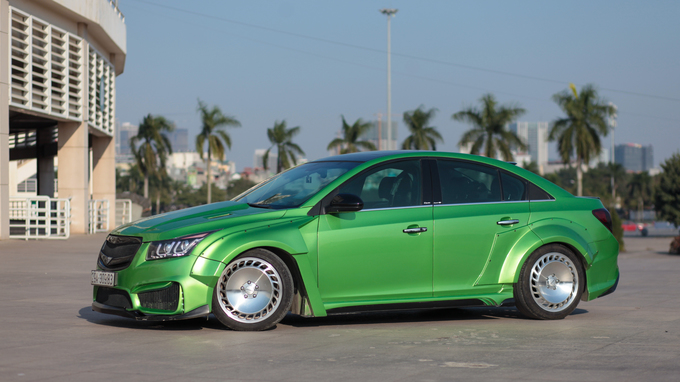 Chàng trai Hà Nội chi 150 triệu thay áo màu độc cho Cruze